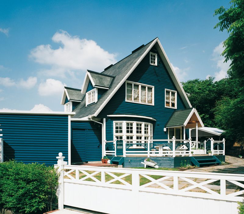 Holzhaus mit blauer Fassade, Osmo
